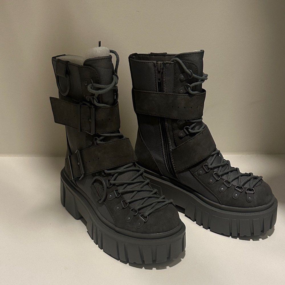 Club Exx LOW TRAITOR BOOTS - GRAY